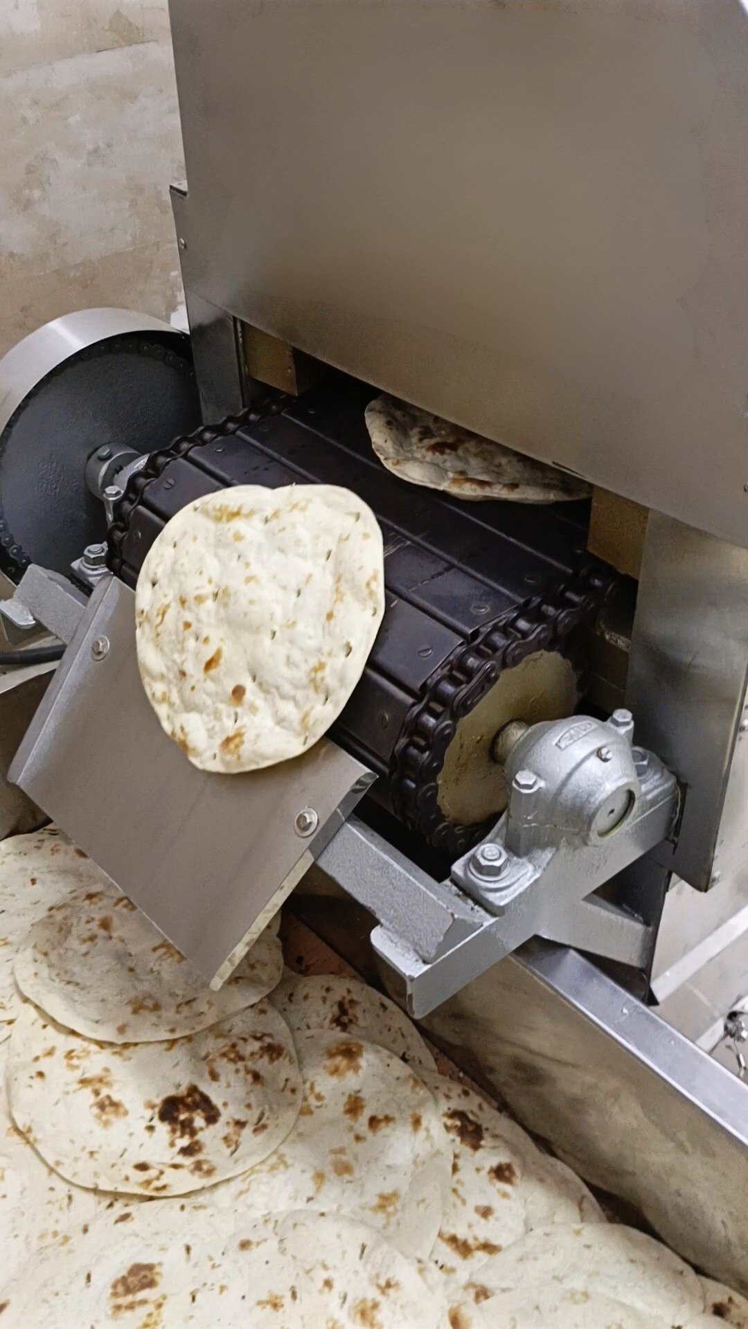 Roti plant cooking roti